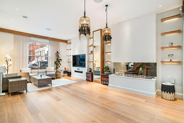 4 Bedroom Terraced House For Sale In Limerston Street, Chelsea, SW10