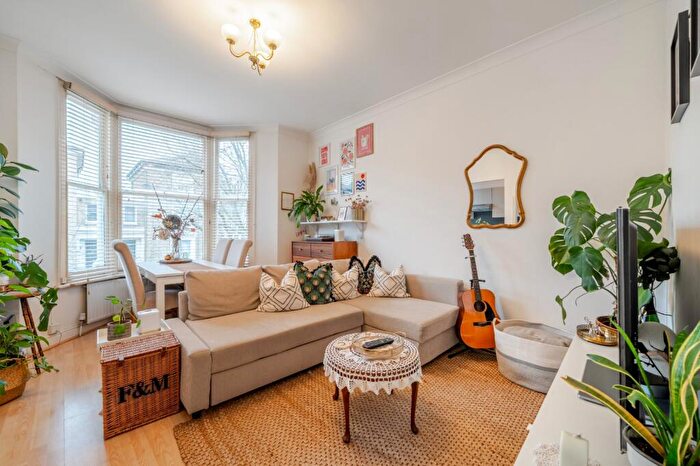 2 Bedroom Flat For Sale In St. John's Villas, Highgate, Archway, London, N19