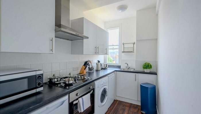 2 Bedroom Flat To Rent In Hill Street, London, W1J