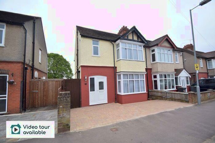3 Bedroom Semi-Detached House To Rent In Rutland Crescent, Luton, LU2