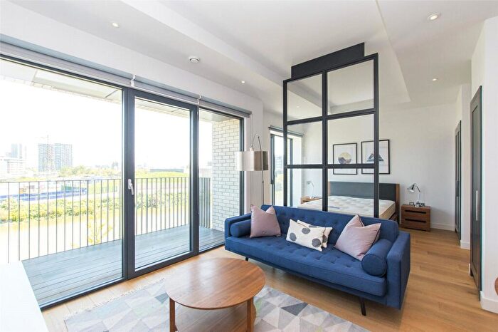 Studio To Rent In Globe House, Botanic Square, London, E14