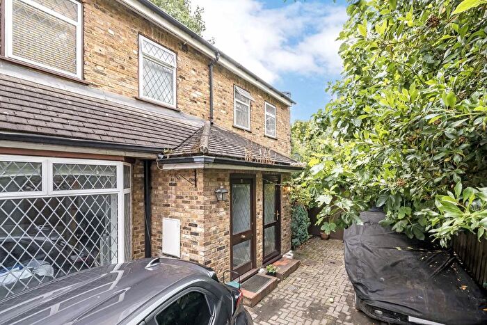 2 Bedroom Terraced House To Rent In Spooners Mews, London, W3