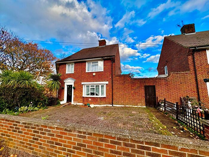 2 Bedroom Maisonette For Sale In Grantley Road, Hounslow, TW4