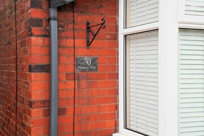 3 Bedroom Semi-Detached House To Rent In Rhodesia Road, Chesterfield, S40