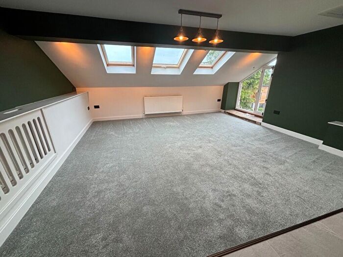 2 Bedroom Apartment To Rent In Main Street, BD15