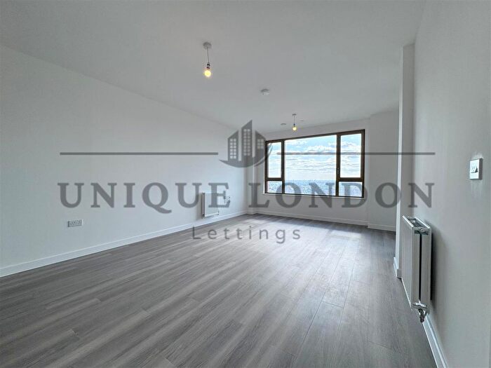1 Bedroom Flat To Rent In Vista Heights, Ilderton Road, Bermondsey, SE15