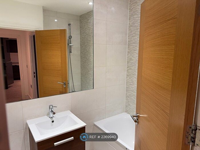 1 Bedroom Flat To Rent In Station Road, Gerrards Cross, SL9