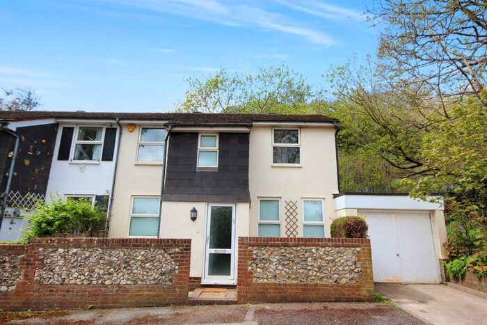 2 Bedroom End Of Terrace House To Rent In Station Road, Preston, Brighton, BN1