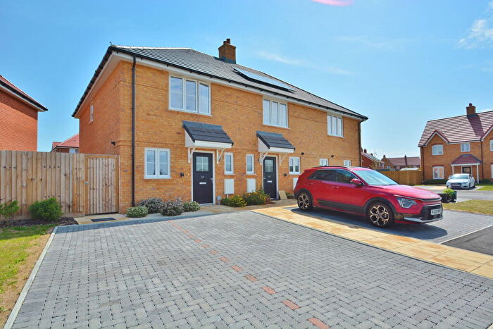 2 Bedroom End Of Terrace House For Sale In Oxford Way, Chalgrove, OX44