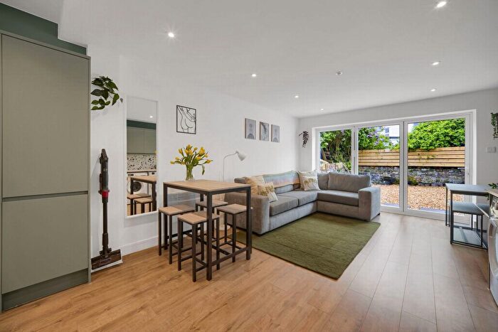 6 Bedroom Terraced House To Rent In Albany Road, Roath, CF24