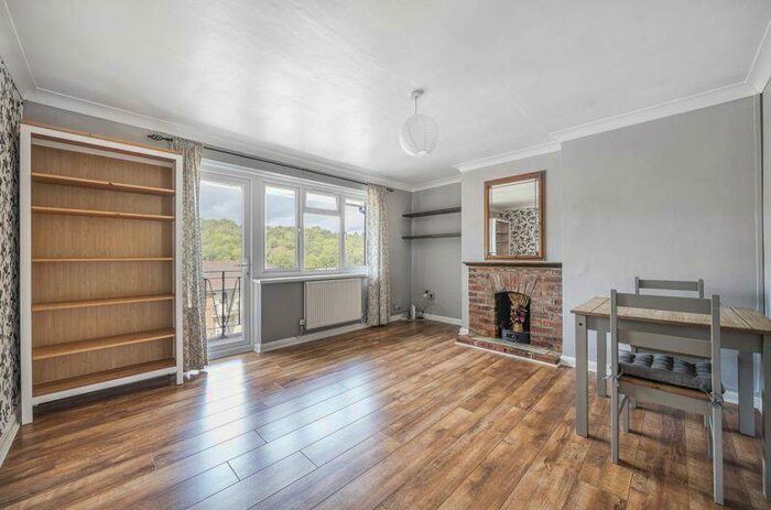 2 Bedroom Flat To Rent In Clement Close, Purley, CR8