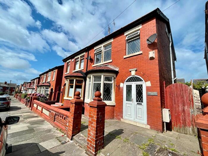 4 Bedroom Semi Detached House To Rent In Thirsk Grove, Blackpool, FY1