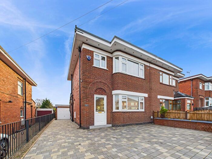 3 Bedroom Semi-Detached House For Sale In Brackensdale Avenue, DE22