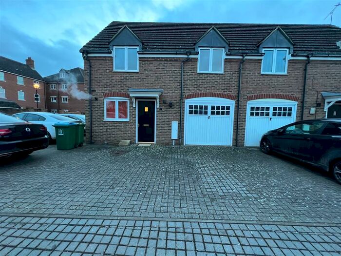 3 Bedroom House To Rent In Michaels Mews, Aylesbury, HP19