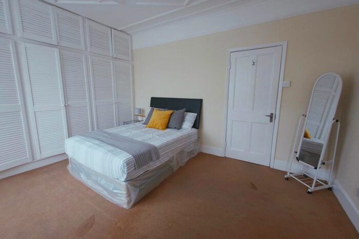 4 Bedroom Property To Rent In Brudenell Road, London, SW17