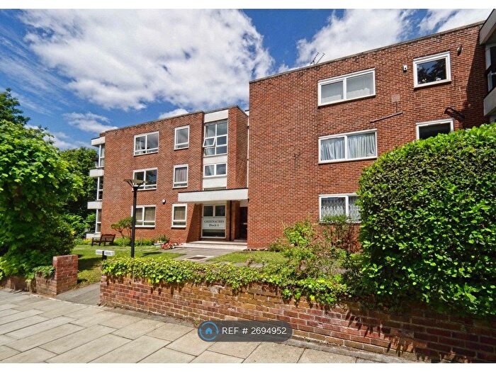2 Bedroom Flat To Rent In Greenacres, London, N3