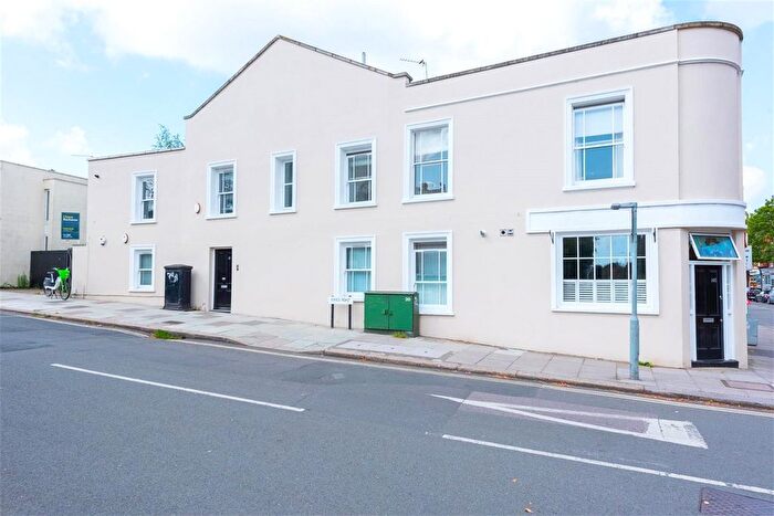 1 Bedroom Flat To Rent In Kings Road, Richmond, TW10