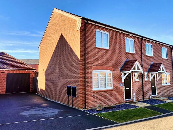 3 Bedroom Semi Detached House For Sale In Symons Way, Shipston-on-Stour, CV36