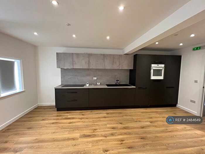 1 Bedroom Flat To Rent In Burkes Parade, Beaconsfield, HP9