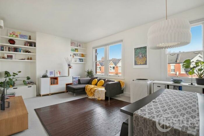 3 Bedroom Flat To Rent In Barrington Road, Crouch End, N8