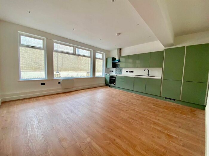 1 Bedroom Flat To Rent In Liverpool Road - Banks Passage, Worthing, BN11