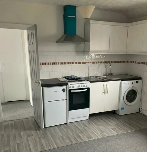 1 Bedroom Flat To Rent In Tweedsmuir Road, Cardiff(City), CF24