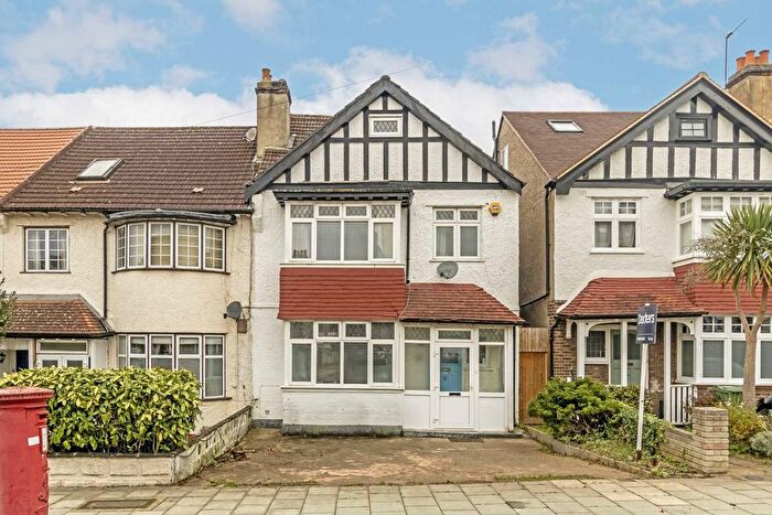 4 Bedroom Semi-Detached House To Rent In Mount Ephraim Lane, London, SW16