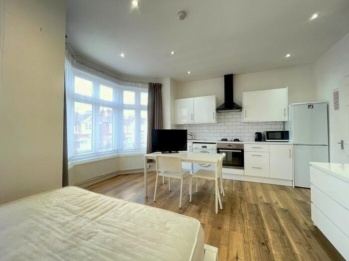 Studio To Rent In Woodlands Road, London, HA1
