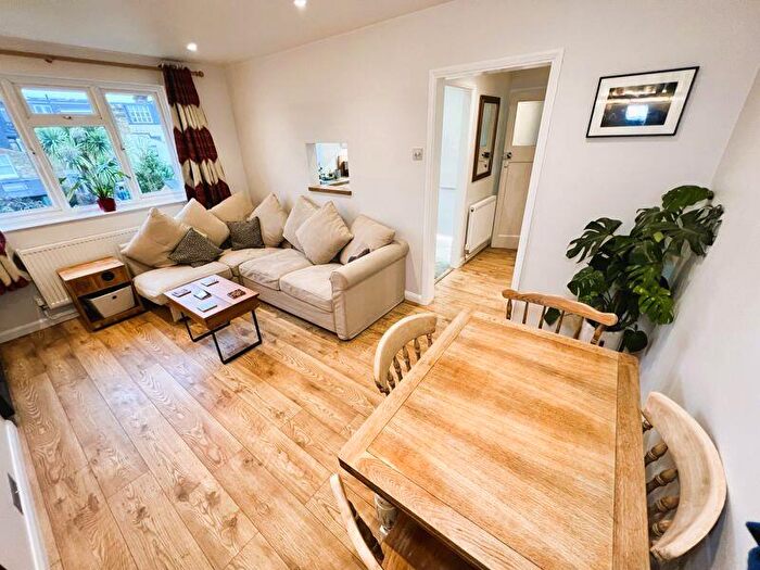 2 Bedroom Flat To Rent In Cambray Road Balham, SW12