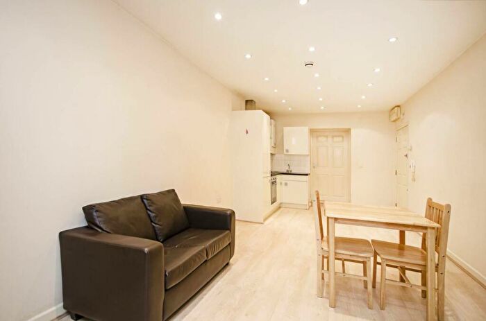 Flat To Rent In Finchley Road Temple Fortune, NW11