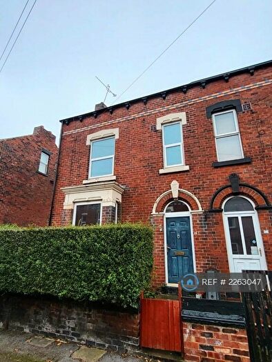 3 Bedroom End Of Terrace House To Rent In Whingate Grove, Leeds, LS12