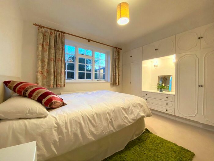 1 Bedroom Flat To Rent In Park Road, Uxbridge, Middlesex UB8