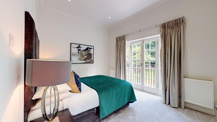 3 Bedroom Flat To Rent In Lexham Gardens, Kensington, W8