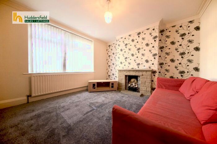 3 Bedroom Semi-Detached House To Rent In Central Avenue, Fartown, Huddersfield, HD2