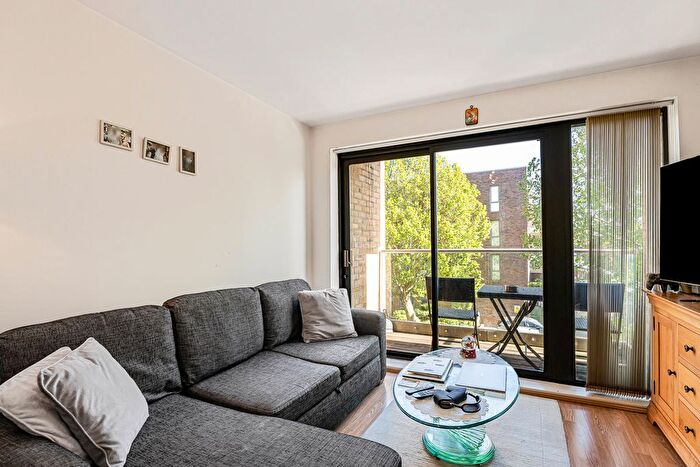 1 Bedroom Flat For Sale In Douglas Path, London, E14