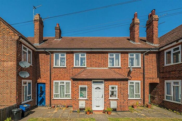 2 Bedroom Flat To Rent In Shacklegate Lane, Teddington, TW11