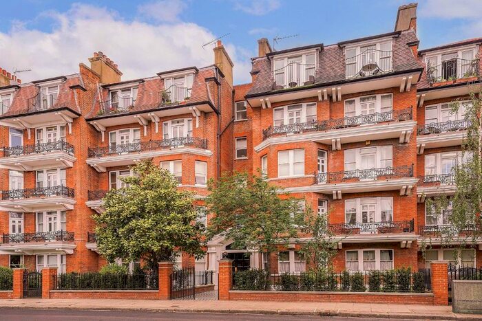 3 Bedroom Flat To Rent In Ashburnham Road, London, SW10