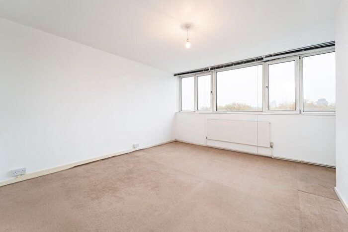 3 Bedroom Flat To Rent In Royal Street, London, SE1