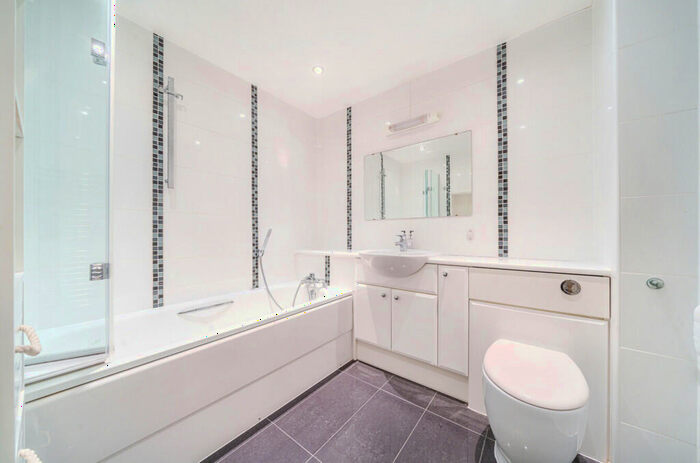 2 Bedroom Apartment For Sale In The Esplanade, Bognor Regis, West Sussex, PO21