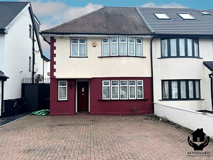 3 Bedroom Semi Detached House For Sale In Wensleydale Avenue, Ilford, IG5