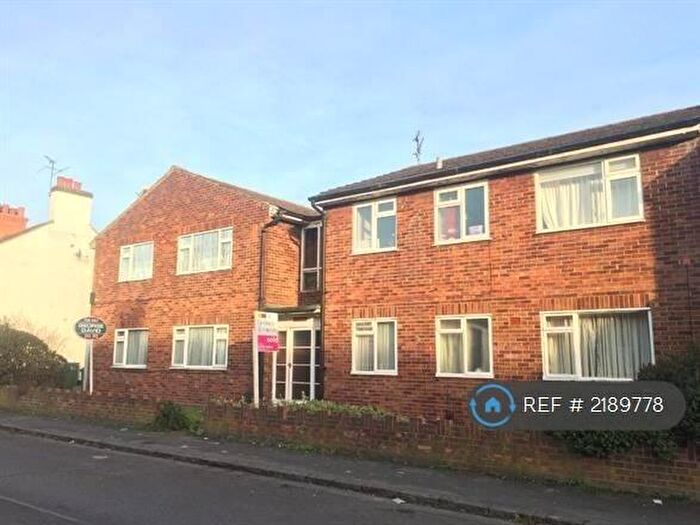 2 Bedroom Flat To Rent In Northern Road, Aylesbury, HP19