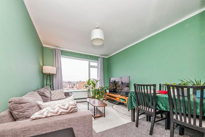 2 Bedroom Flat For Sale In Deepdale Road, Harwich, CO12