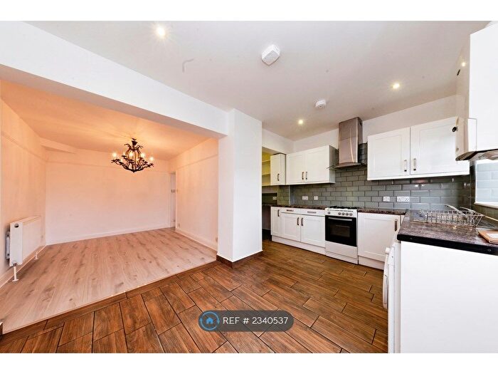 3 Bedroom End Of Terrace House To Rent In The Glade, Croydon, CR0