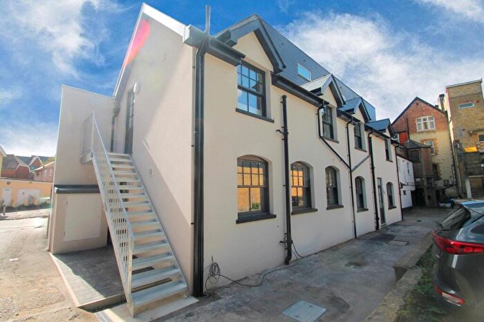 1 Bedroom Flat To Rent In Bedroom First Floor Flat In Caterham Valley, CR3