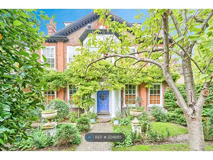 2 Bedroom Flat To Rent In Chartfield Avenue, London, SW15