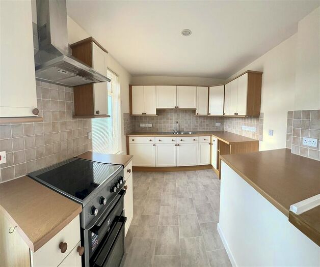 1 Bedroom Flat To Rent In Main Street, Pembroke, SA71