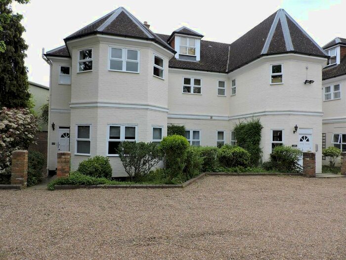 1 Bedroom Flat To Rent In Tower House, High Road, Byfleet, KT14