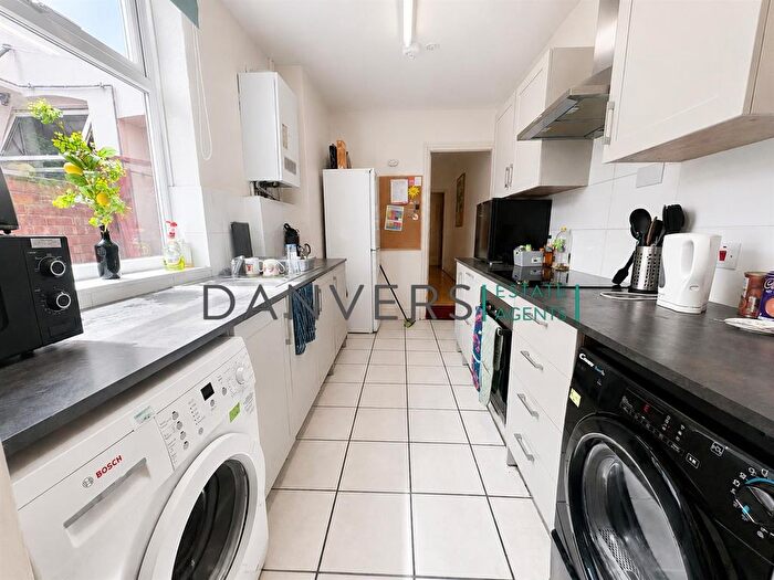 4 Bedroom Terraced House To Rent In Grasmere Street, Leicester, LE2