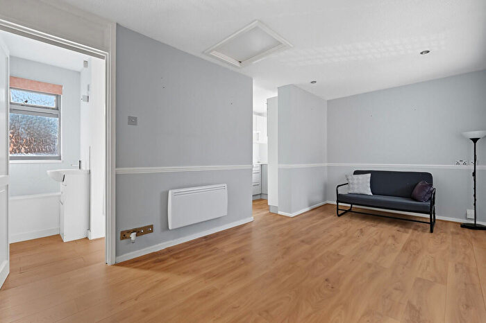 Studio To Rent In Colin Road, Luton, LU2