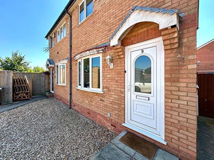 3 Bedroom Semi Detached House To Rent In Plum Tree Close, Bridgwater, TA6